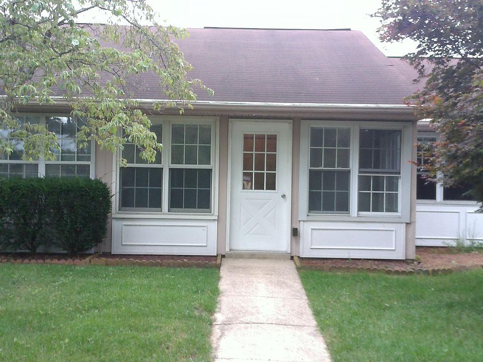 1st image of 21 Edinburgh Lane #B