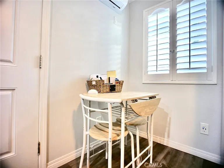 1220 W 56th St #12201/2 — Photo 2