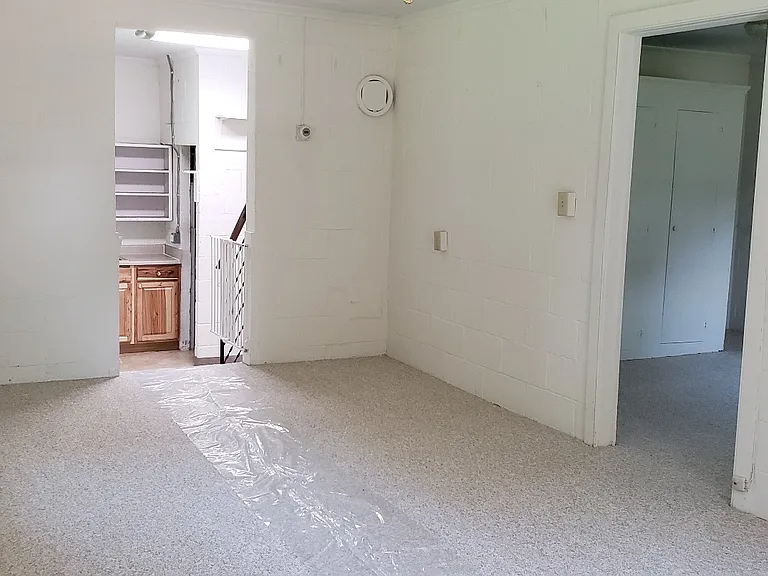 1029 Locust Ave — Photo 4