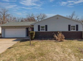 313 5th Street Ct, Silvis, IL 61282