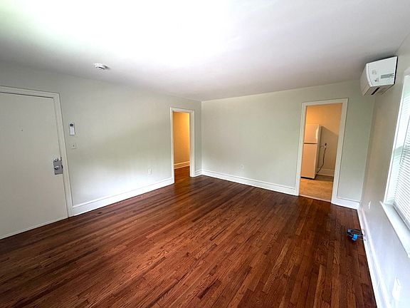 5th image of 19 Murdock Ave Unit 4