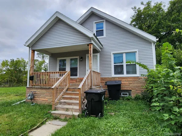 17905 Mitchell Ave, Hamtramck, MI 48212