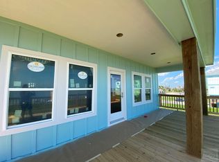 1826 Redfish Ln, Crystal Beach, TX 77650