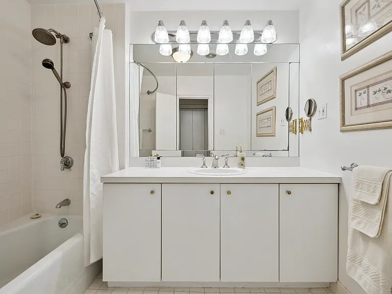 302 E 30th St #1/2 — Photo 21