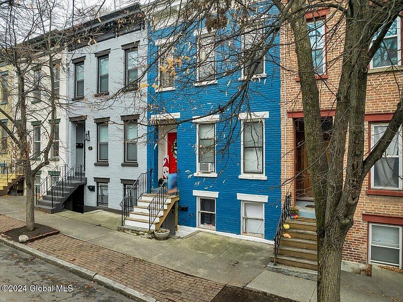 3rd image of 301 Hudson Avenue