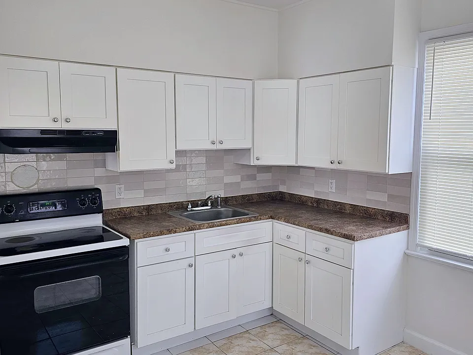 129 Willet St #2