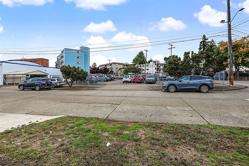 5th image of 5112 Russell Avenue NW