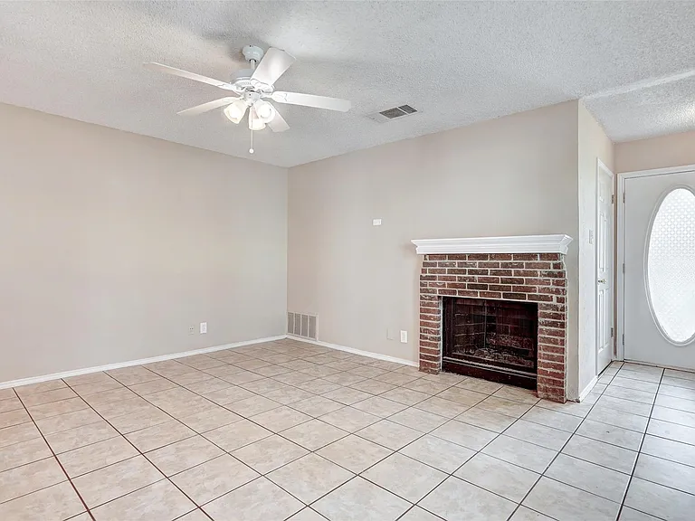 8704 Clearbrook Trl #A — Photo 9