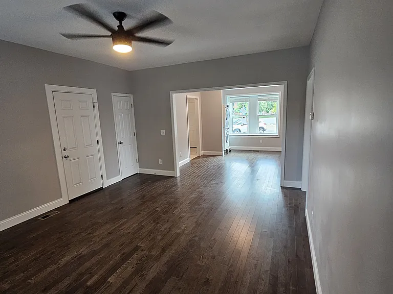 6250 Clemens Ave #1W — Photo 3