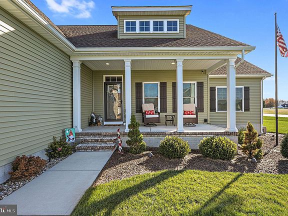 3rd image of 853 Greenbrook Dr