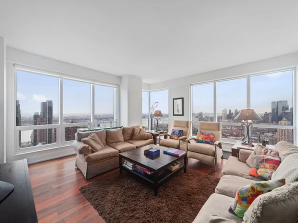 350 W 42nd St APT 49B, New York, NY 10036