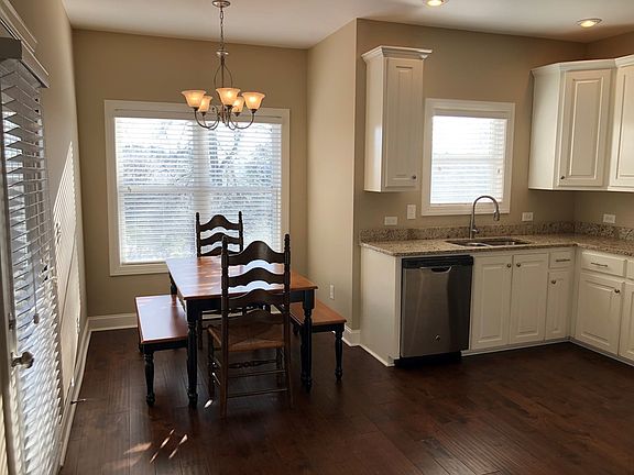 3rd image of 219 Forest Glen Dr