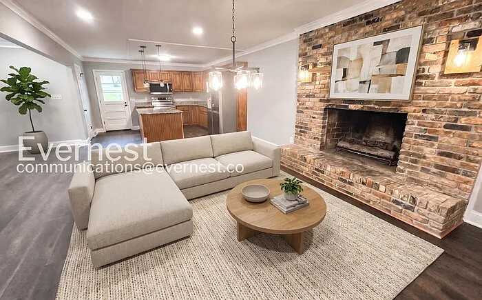 5 bed, 3.0 bath, 2200 sqft, $2,799 — Photo 2