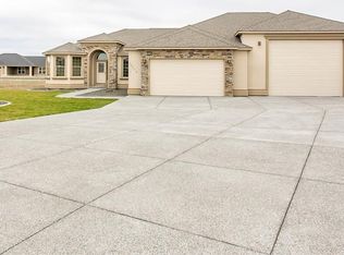 12113 Ladd Ct, Pasco, WA 99301