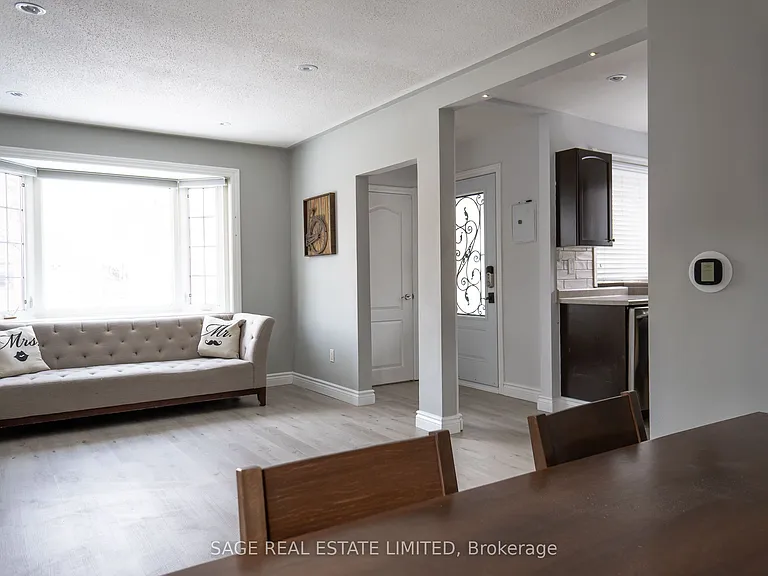 37 Tiago Ave #MAIN FLOOR — Photo 4
