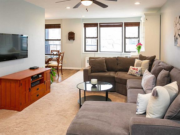 5th image of 4 Birchwood Ct APT 4N
