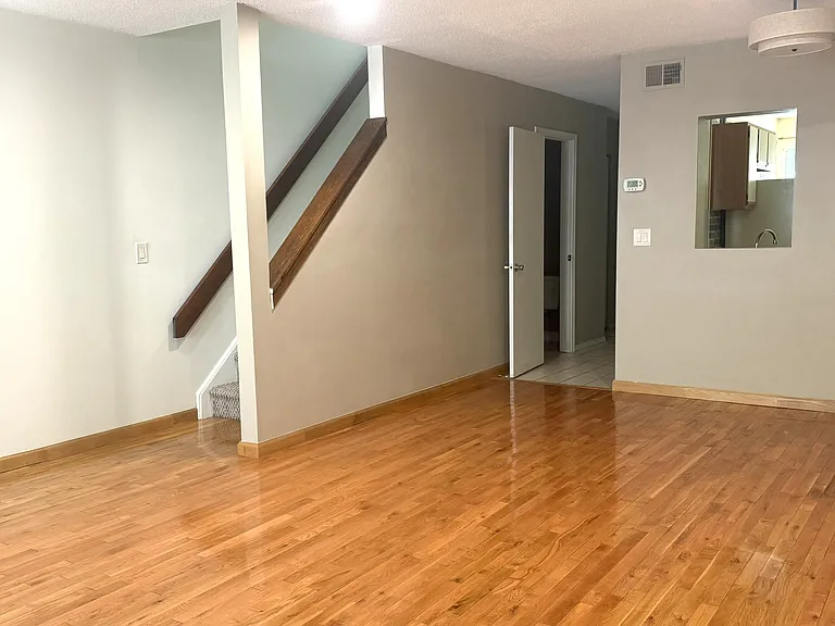 12 Talcott Forest Rd — Photo 4