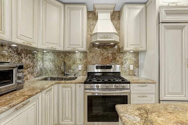 Rented by Douglas Elliman | media 25