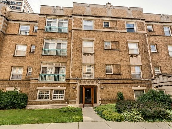 2nd image of 1534 E 59th St APT M1