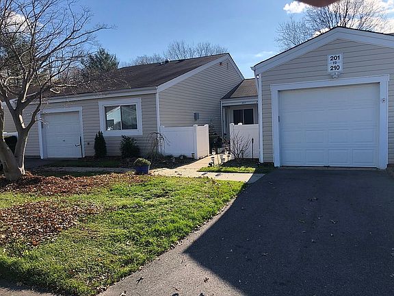 3rd image of 204 Cabot Ct S