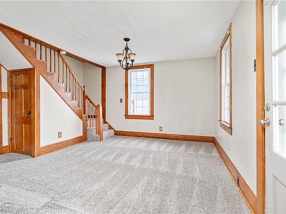 5th image of 431 Fox Hill St