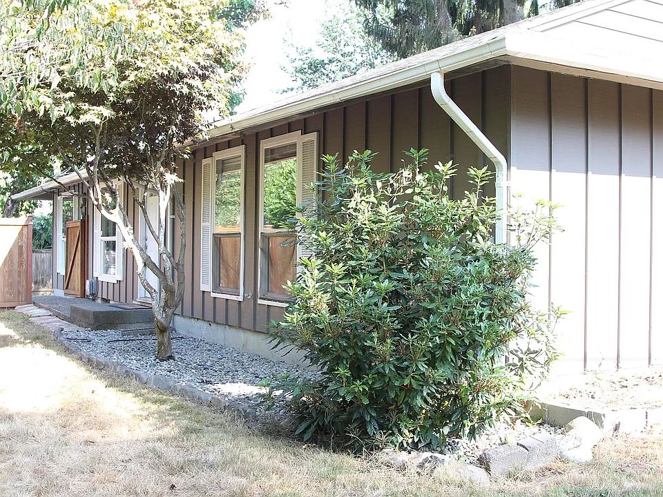 Northwest single story craftsman house with fully fenced yard. Large open parking for 3 cars or 2 cars + RV/Boat.