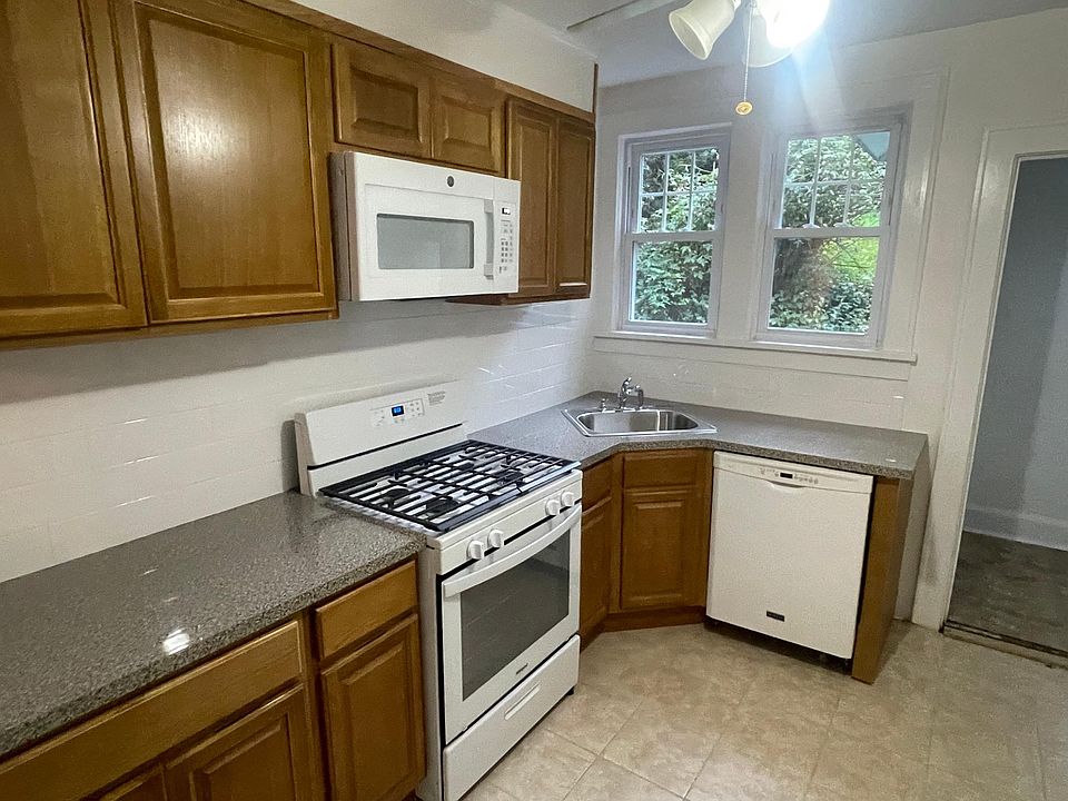 1st image of 622 Midland Ave #1