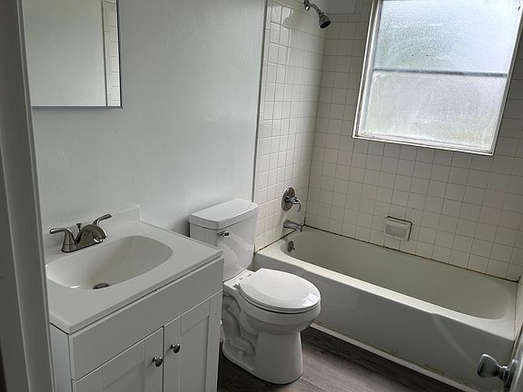 5th image of 301 Thurston Ave NE