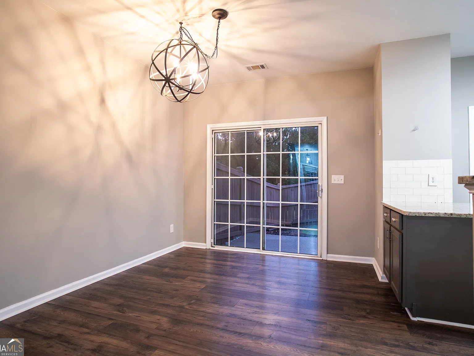 3 bed, 2.5 bath, 1386 sqft, $2,400 — Photo 4