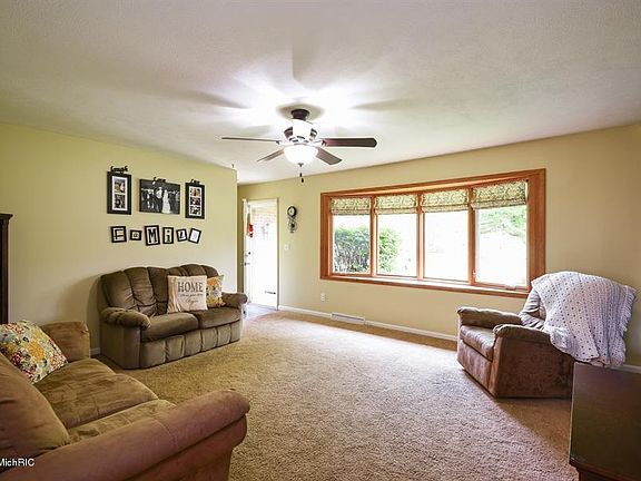 2nd image of 5518 W Hiawatha Ln