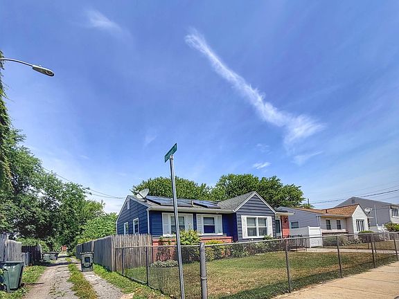2nd image of 1625 Adriatic Ave