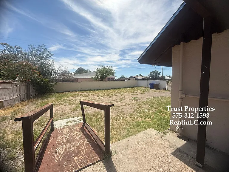 920 Texas Ave — Photo 8