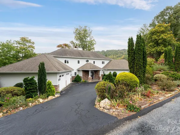 42 Country Club Rd, Mills River, NC 28759