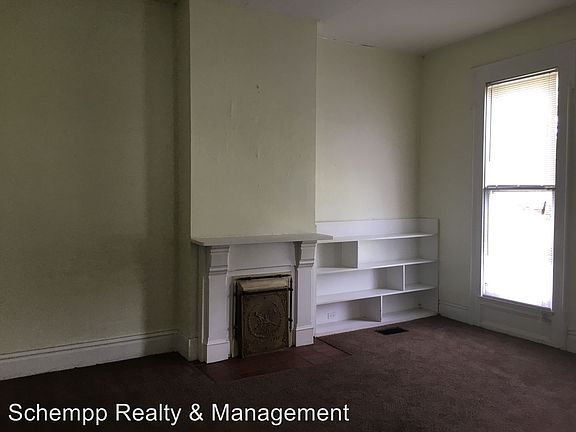 3rd image of 942 Clarks Ln #1