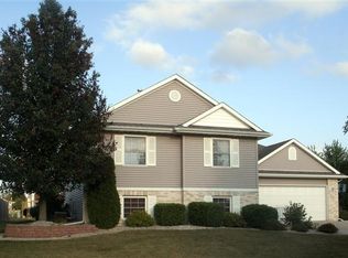 17321 Marion Dr, Lowell, IN 46356