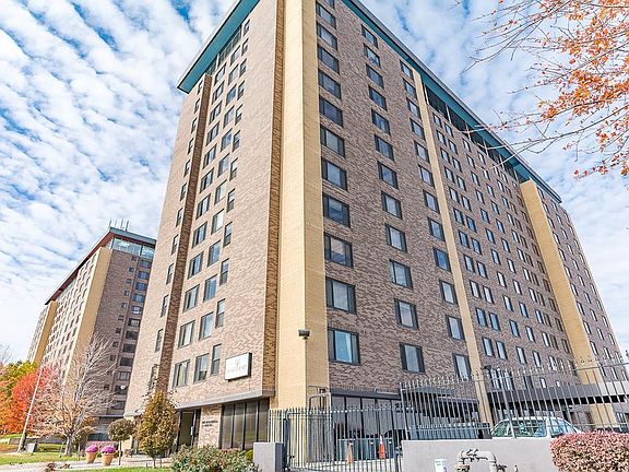 5th image of 700 E 8th St Unit 12M