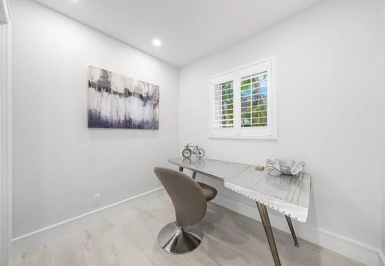 1733 Coral Gardens Dr — Photo 57