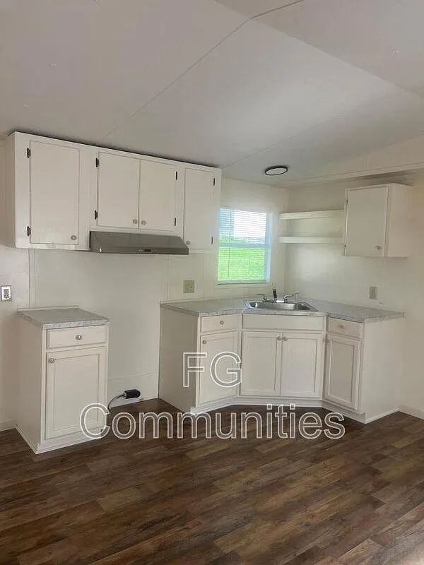 3 bed, 2.0 bath, $995 — Photo 2