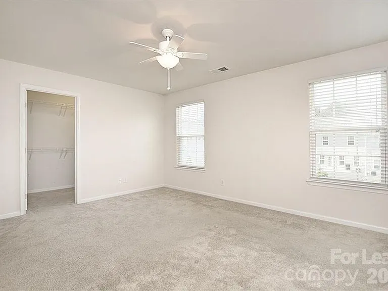 2704 Silverthorn Dr — Photo 13
