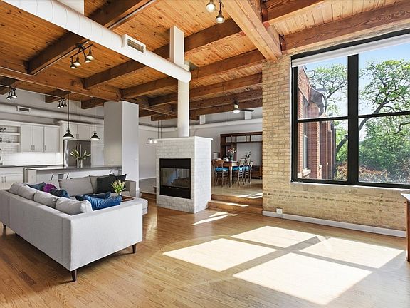 5th image of 2226 N Racine Ave #15