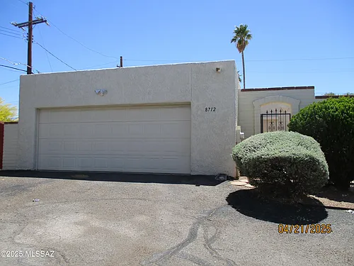 8712 E Terrace Pl Photo 1