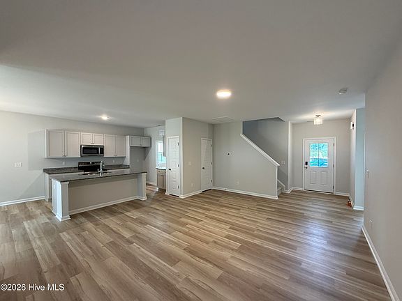 4th image of 101 Crossvine Street