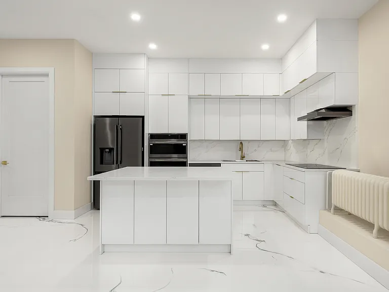 252 W 30th St #4B — Photo 2