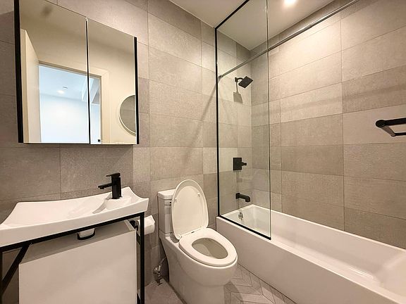 5th image of 826 Saint Johns Pl #3G