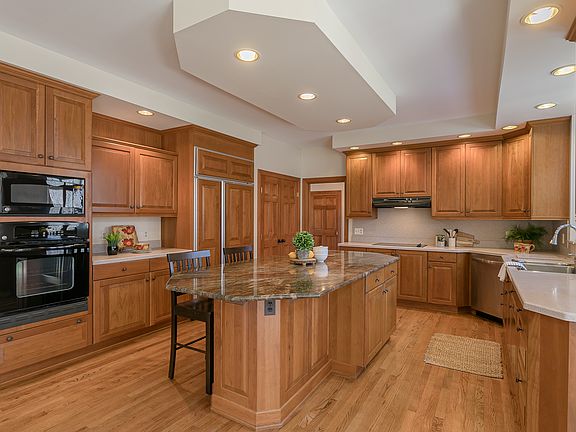 5th image of 30 Boulder Creek Dr