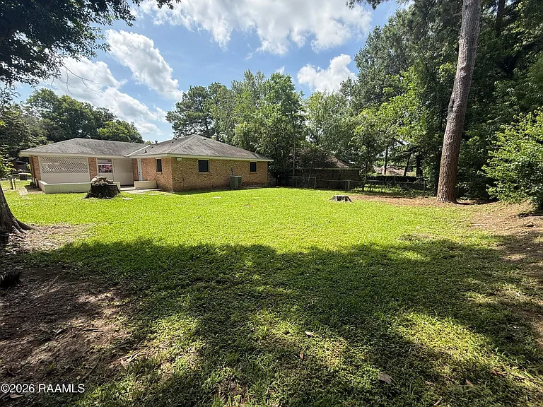 204 Winsor Dr — Photo 11