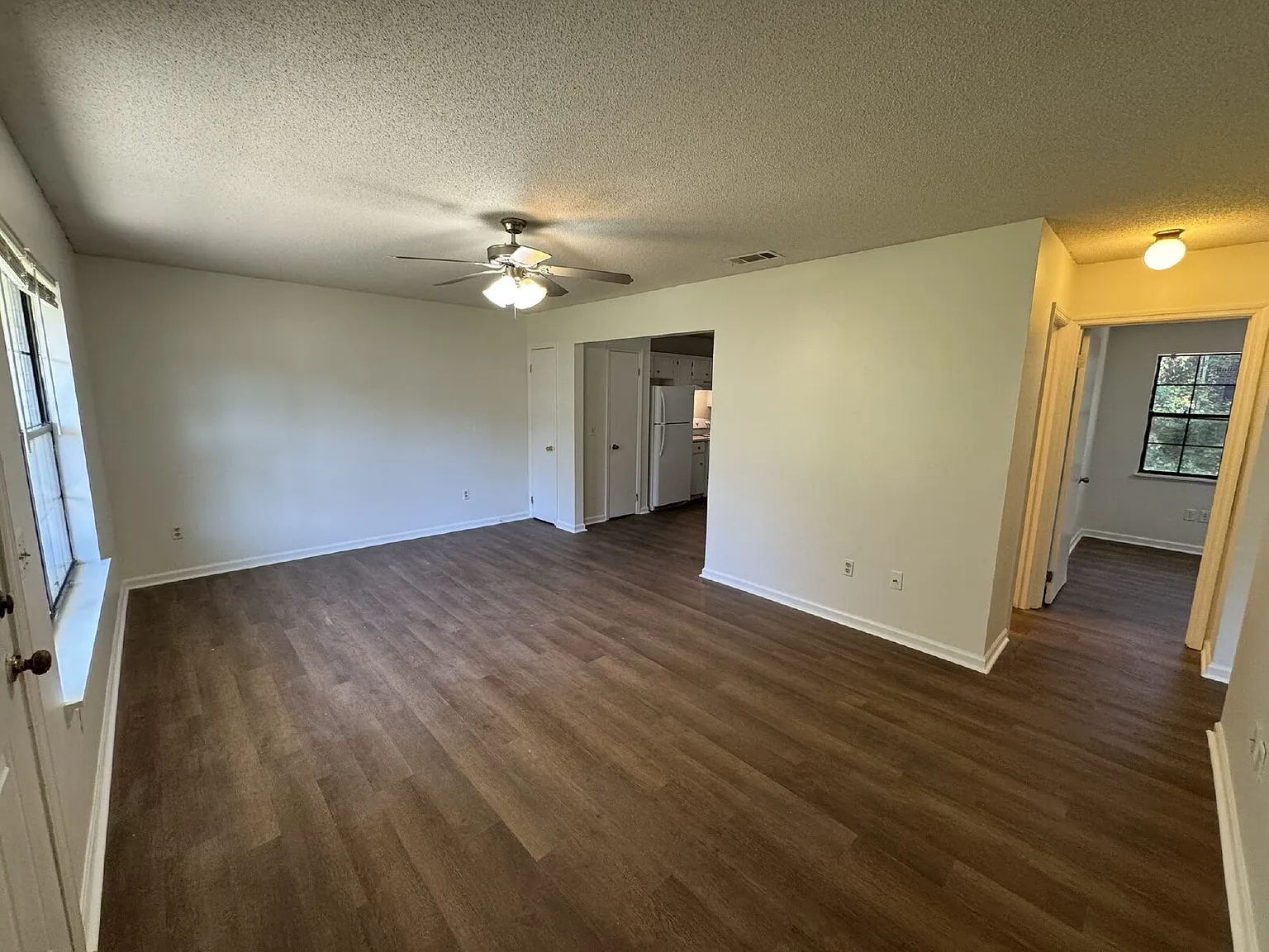 2 bed, 1.0 bath, $950 — Photo 2