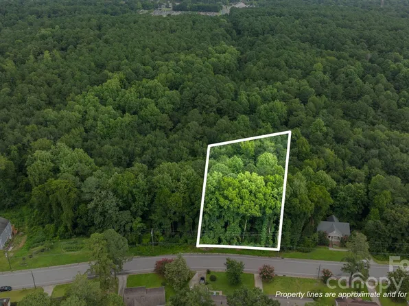1818 Spruce St, Fayetteville, NC 28303