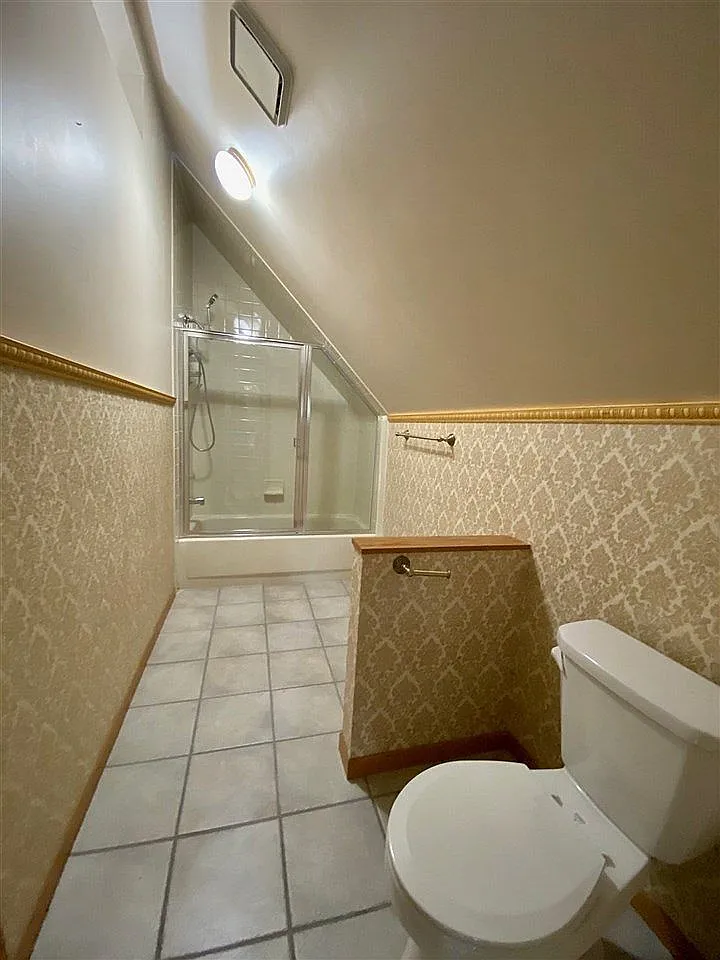 3 bed, 2.5 bath, 3175 sqft, $2,495 — Photo 4