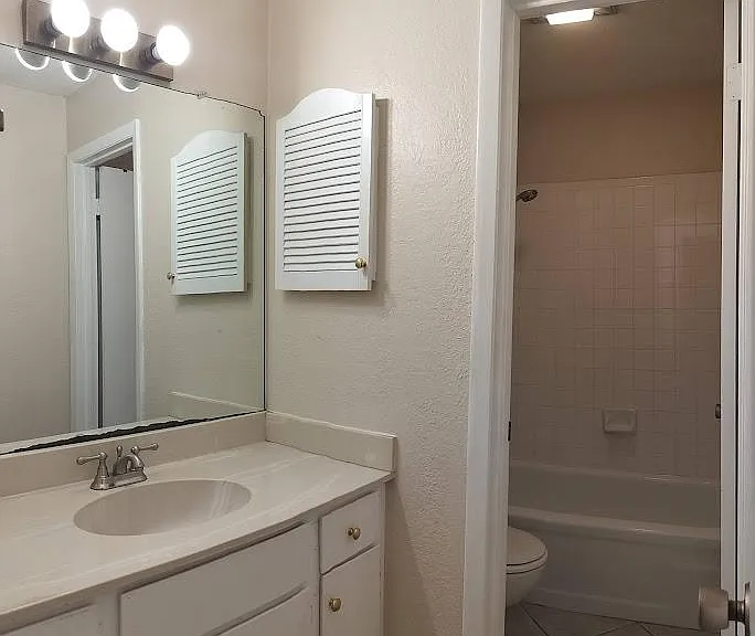 1510 W North Loop Blvd #412 — Photo 13
